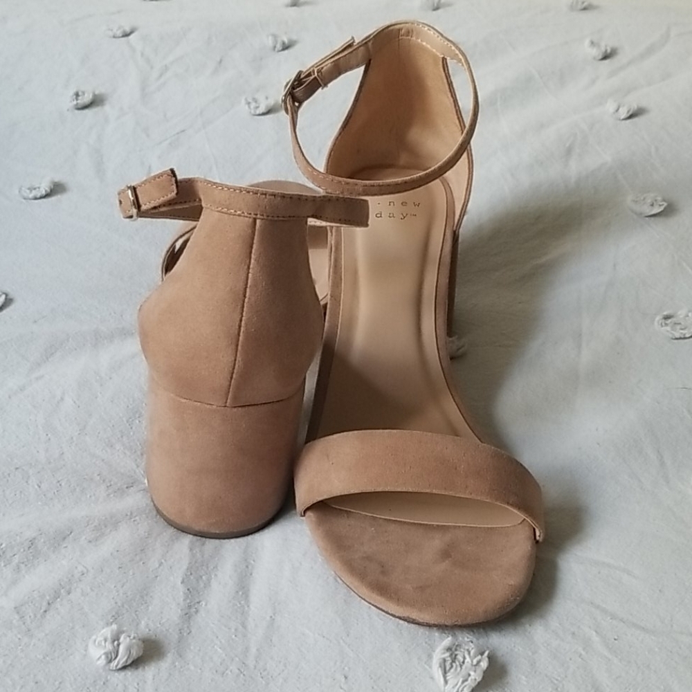 Block heel sandals